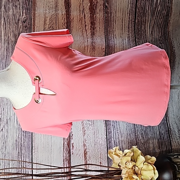 NWT TOMMY HILFIGER MELON ORANGE SHORT SLEEVE SPLIT V NECK PULLOVER TOP - Picture 1 of 15